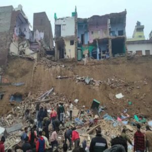 agra building collapse e1674713301278 आगरा धर्मशाला हादसा क्षतिग्रस्त मकानों को ढहाने के लिए सेना ने संभाला मोर्चा