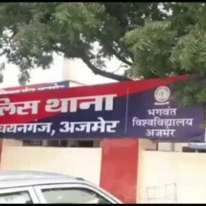 thana kissn e1675075756801 SP का बेटा कार में लड़की के साथ पी रहा था शराब, थानेदार ने टोका तो बोला तू नहीं जानता मैं कौन हूं…फिर की जमकर मारपीट