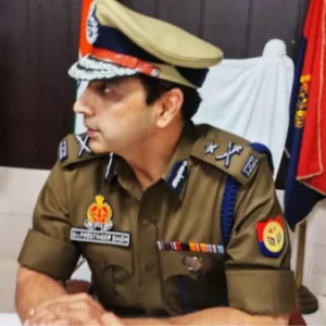 commissioner agra prtipndra singh e1676649736889 फर्जी दरोगा के मोबाइल में मिले थाना प्रभारी के फोटो, पुलिस कमिश्नर ने किया लाइन हाजिर