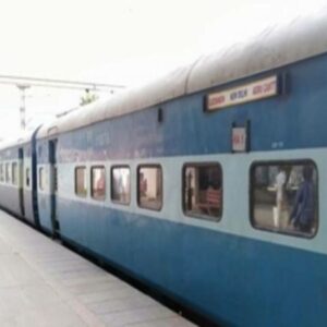 mahananda express e1676889766543 फिरोजाबाद: टीटी पर अभद्रता का आरोप, महिलाओं को स्लीपर कोच से उतारा