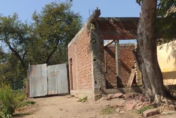 WhatsApp Image 2023 03 16 at 20.25.32 e1678979225284 मिढ़ाकुर में शमशान स्थल से अवैध कब्जा हटाने के नाम पर लीपापोती