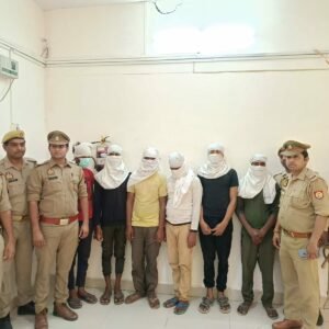 agra 2 Agra : पुलिस ने लाखों के माल के साथ 17 चोरियों का किया खुलासा