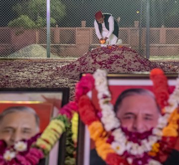 mulayam singh यादव कुनबे की होली: सैफई में सादगी के साथ मनाया गया रंगोत्सव, नेताजी को किया नमन