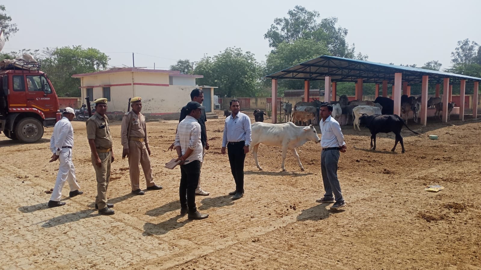 IMG 20230427 WA0356 एसडीएम द्वारा कौलारा कला स्थिति गौशाला का किया निरीक्षण,मिली खामियां