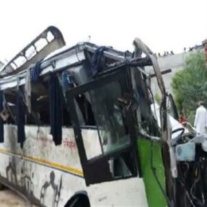 bus accident e1680443180649 एक्सप्रेसवे पर ट्रक ने साइड में खड़ी बस को टक्कर मारी, 50 से ज्यादा घायल