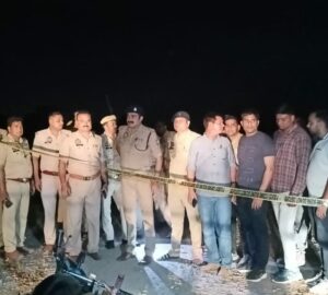 mathura police e1681740841683 पुलिस मुठभेड़ में गोली लगने से दो बदमाश घायल, ई-रिक्शा चालक को गोली मारने की घटना का किया खुलासा