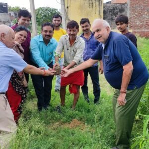 IMG 20230817 WA0947 स्वतंत्रता दिवस की पूर्व संध्या पर पारिजात संस्था ने बाबा नीम करोरी महाराज के जन्म स्थान अकबरपुर में किया व्रक्षारोपण