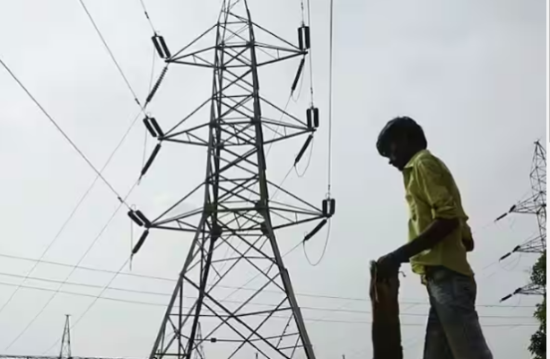 bijli e1738154404936 खेरागढ़ में जेई की मनमानी से लोग परेशान, प्रशासनिक आदेशों की हो रही अनदेखी