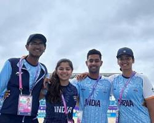भारतीय घुड़सवारी टीम ने 41 साल के इंतजार को खत्म करते हुए एशियाई खेलों में जीता स्वर्ण पदक