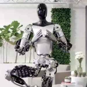 robot टेस्ला ह्यूमनॉइड रोबोट ने नमस्ते और योग से किया सबका स्वागत