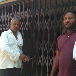 talabandi e1693836413322 Agra News : पेयजल समस्या के चलते ब्लॉक कार्यालय पर की गई तालाबंदी