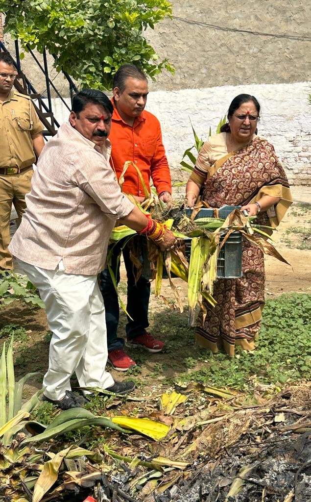 2 7 कैबिनेट मंत्री ने किया श्रमदान, शहीद की प्रतिमा पर किया नमन