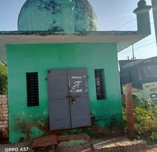 dargah e1697264466304 एत्मादपुर में कब्रिस्तान और दरगाह को क्षतिग्रस्त करने की कोशिश, प्रशासन मौन