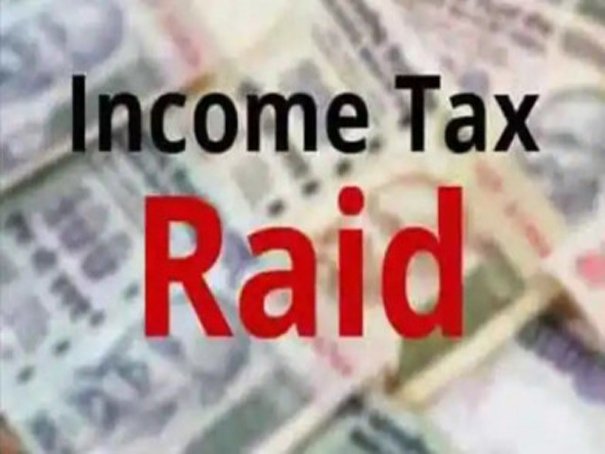 income tax raid आगरा में सोने-चांदी के बड़े कारोबारी अजय अवागढ़ के यहां आयकर विभाग का छापा