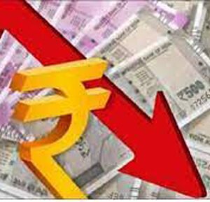 rupee भारतीय रुपया अमेरिकी डॉलर के मुकाबले रिकॉर्ड निचले स्तर पर पहुंचा