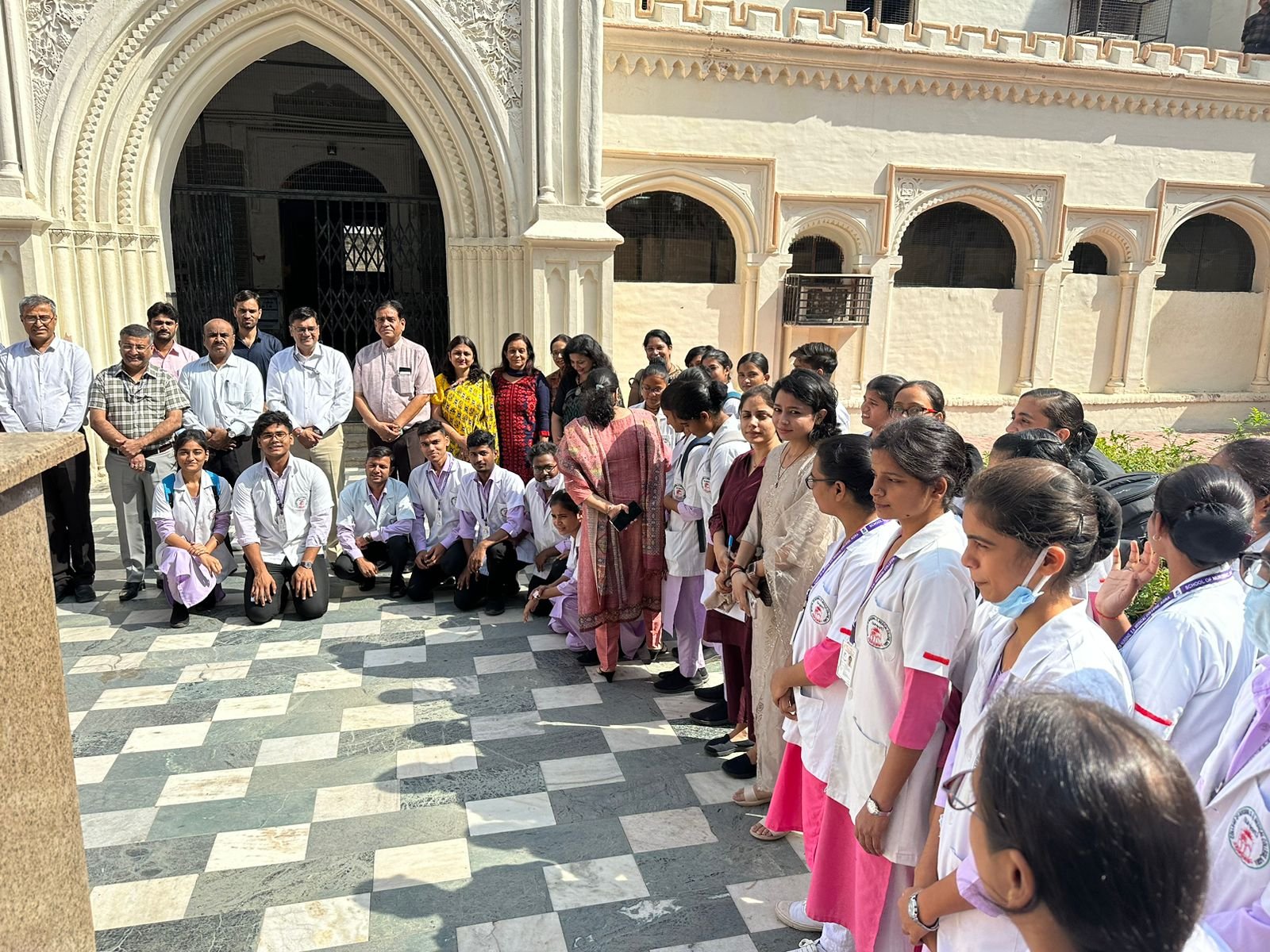 s n medical college एस.एन. में मनाई गांधी जयंती, सभी ने किया महात्मा गांधी एवं शास्त्री जी को नमन