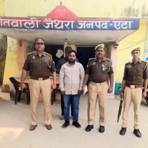 IMG 20231110 WA0456 25000 का इनामिया पेशेवर अपराधी, जैथरा पुलिस ने गिरफ्तार कर भेजा जेल 