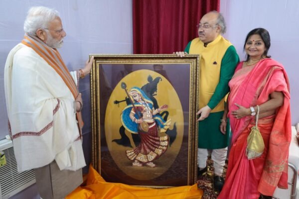 1 8 e1701523238733 प्रधानमंत्री से मिले पद्मश्री कृष्ण कन्हैया चित्रकार, मथुरा वृंदावन कॉरिडोर को लेकर चर्चा हुई