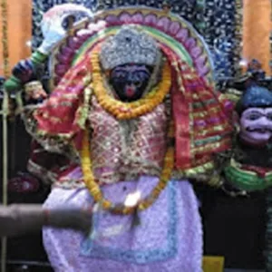 devi maa 1 उप्र के गोरखपुर में जमीन फाड़कर प्रकट हुई काली माता की प्रतिमा