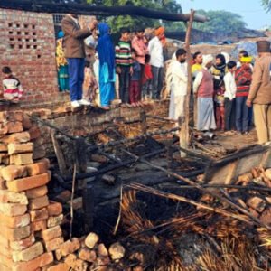 firozabad फिरोजाबाद में झोंपड़ी में आग लगने से तीन मासूम बच्चों की मौत, पिता गंभीर
