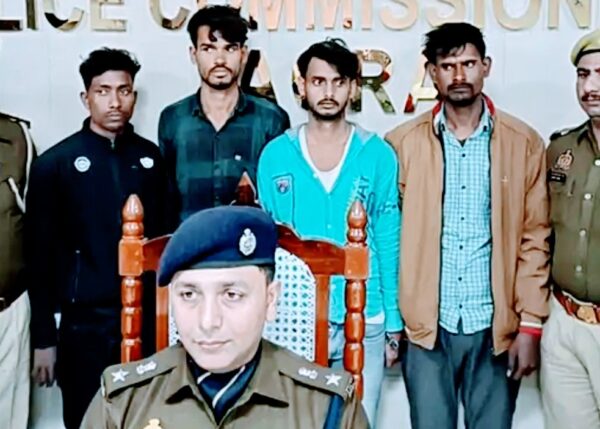 police e1702813402351 Agra News : धौलपुर से आगरा आकर चुराते थे बैटरियां, 12 लाख का माल जब्त, चार दबोचे