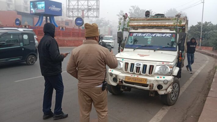 1 159 e1705424311412 यातायात पुलिस का सख्त अभियान, धड़ाधड़ काटे चालान, लेकिन ऑटो चालकों पर कार्रवाई नहीं