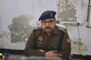 1 5 UP News: आगरा पुलिस ने पीड़ित को धमकाया, वीडियो वायरल