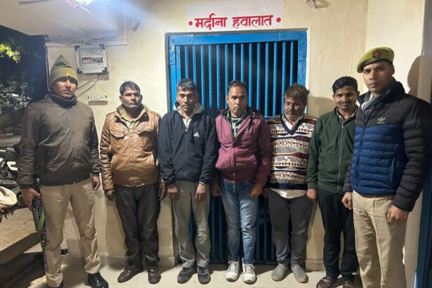 IMG 20240119 WA0528 पुलिस ने जुआ और सट्टे की खाई बड़ी करते हुए पांच लोगों को किया गिरफ्तार 72000 रुपए वह मोबाइल पर्ची बरामद