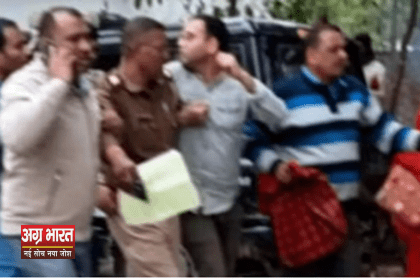 0 112 यूपी न्यूज: थाने में रिश्वत लेते दारोगा गिरफ्तार, एंटी करप्शन टीम ने रंगे हाथों दबोचा
