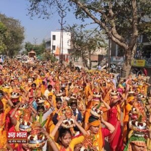 1 40 आगरा में मां कामाख्या देवी की कलश यात्रा: भक्ति और उत्साह का संगम, सिर पर मंगल कलश और मुख पर माहामाई के जयकार