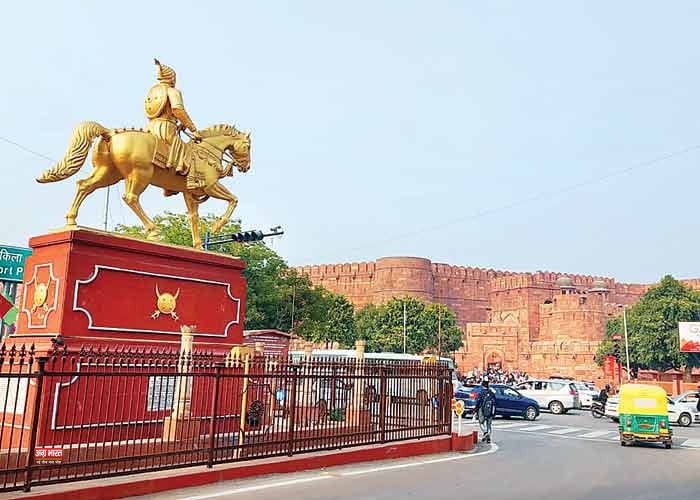 1 78 फोर्ट मेट्रो स्टेशन का नाम बदलकर छत्रपति शिवाजी महाराज के नाम पर रखने की मांग