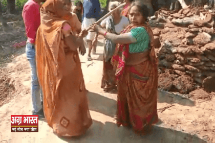 4 6 पुलिस की लापरवाही: लाठी-डंडे से लहूलुहान हुए लोग, वीडियो वायरल