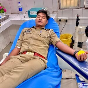 IMG 20240705 WA0527 ऐसी भी होती है पुलिस : कैंसर से पीड़ित महिला को नहीं मिल रहा था कोई रक्तदाता, फरिश्ता बनकर पहुंचा पुलिसकर्मी