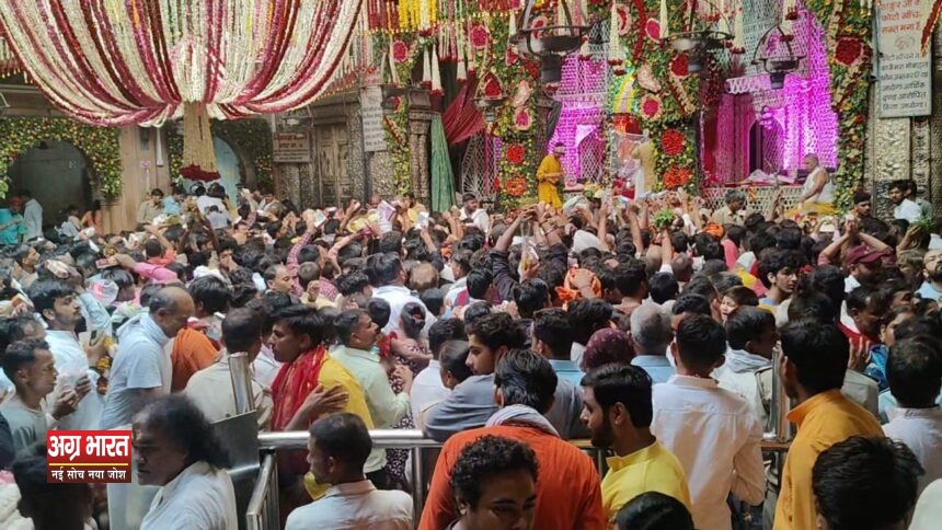 18 uphmathura 01 बांकेबिहारी मंदिर में भीड़भाड़ का कहर, वृद्ध श्रद्धालु की मौत