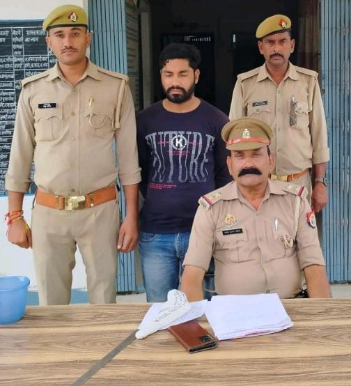 IMG 20240827 WA0412 घिरोर पुलिस ने एक तमंचा कारतूस सहित युवक किया गिरफ्तार