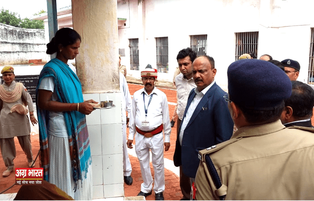 1 91 जिला जज और डीएम ने कारागारों का औचक निरीक्षण किया, बंदियों की स्थिति का लिया जायजा