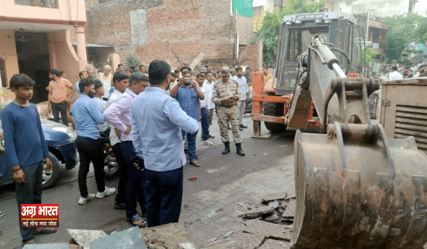 kamla nagar नगर निगम का अवैध कब्ज़ों पर बुलडोजर, लोगों का विरोध विफल