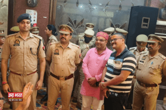 1 126 आगरा पुलिस का जन जागरूकता अभियान: साइबर अपराध से बचाव के लिए नई पहल