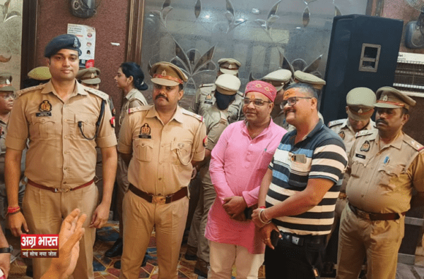 1 126 e1729271306887 आगरा पुलिस का जन जागरूकता अभियान: साइबर अपराध से बचाव के लिए नई पहल