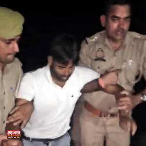 FIROZABAD फिरोजाबाद में मुठभेड़: पुलिस ने दबोचा 10 हजार का इनामी बदमाश 