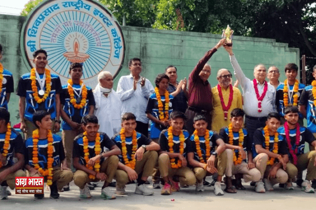 SPORTA किरावली का शिव प्रसाद इंटर कॉलेज जिला स्तरीय खेलों में अव्वल, विद्यार्थियों ने जीते कई मेडल