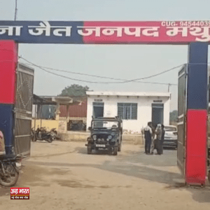 mathura Mathura News: आधा माह बीत जाने के बाद भी पुलिस नहीं लगा सकी युवती का पता