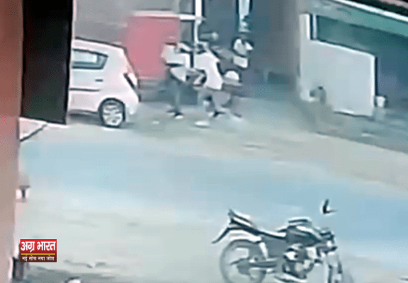 CCTV e1731420188990 मथुरा में ढाबे पर चाय पी रहे शख्स का दिनदहाड़े अपहरण, सीसीटीवी में कैद