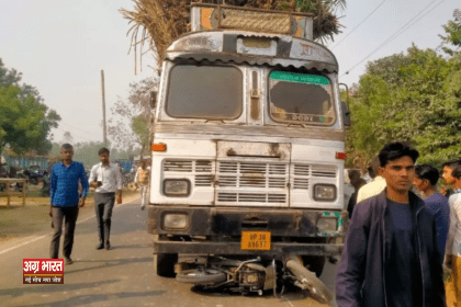 truck 1 सीतापुर में ट्रक की टक्कर से बाइक 100 मीटर तक घिसटी, चाचा-भतीजों समेत तीन की मौत, महिला गंभीर रूप से घायल