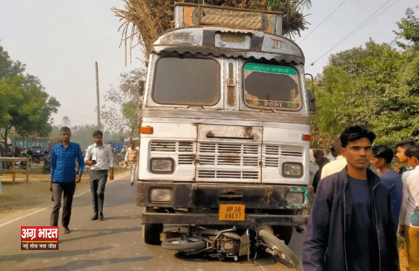 truck 1 सीतापुर में ट्रक की टक्कर से बाइक 100 मीटर तक घिसटी, चाचा-भतीजों समेत तीन की मौत, महिला गंभीर रूप से घायल