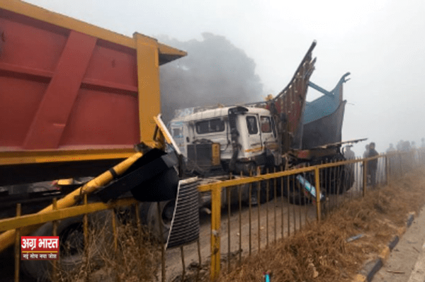 truck accident e1732014690649 ग्वालियर हाईवे पर ट्रक की टक्कर से हुआ भीषण हादसा, एक ट्रक दो भागों में बंटा, कोहरे में बढ़ी मुश्किलें