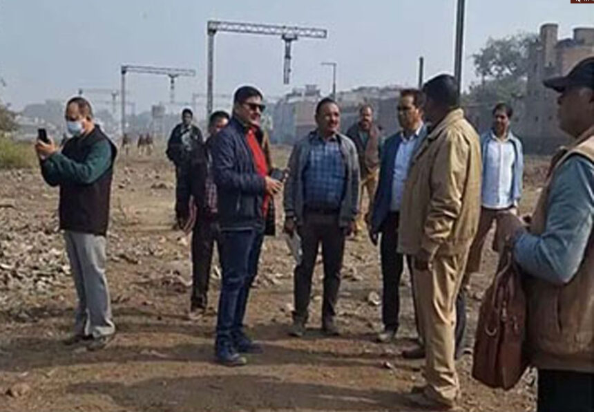 fir lodge in gadha pada Agra News: FIR Lodge against Ganpati Infrastructure & Ganpati Leasing for cutting 23 trees in Railway Gadhapada warehouse in Agra#Agra