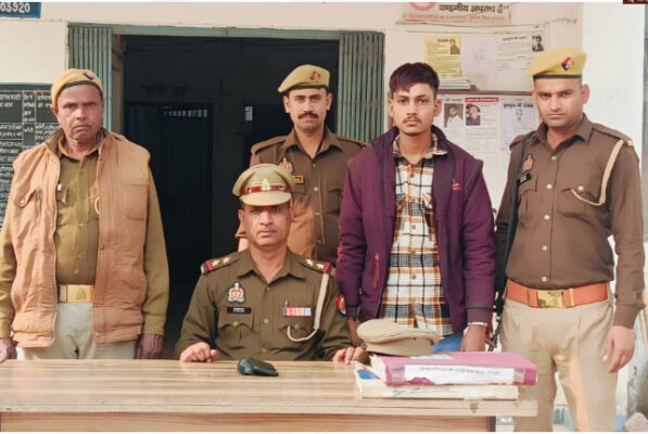 police e1735232018510 Mainpuri News: लड़की ले जाने वाले अभियुक्त को पुलिस ने किया गिरफ्तार, भेजा जेल