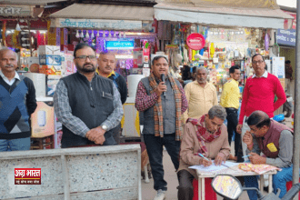 sanatan सनातन चेतना मंच ने खेरिया मोड़ पर बांग्लादेश में अल्पसंख्यकों पर हो रहे अत्याचार के विरुद्ध चलाया हस्ताक्षर अभियान