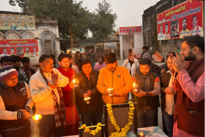 yamuna सोमवती अमावस्या पर प्राचीन कैलाश मंदिर घाट पर भव्य मां यमुना आरती, श्रद्धा और भक्ति का अद्भुत संगम